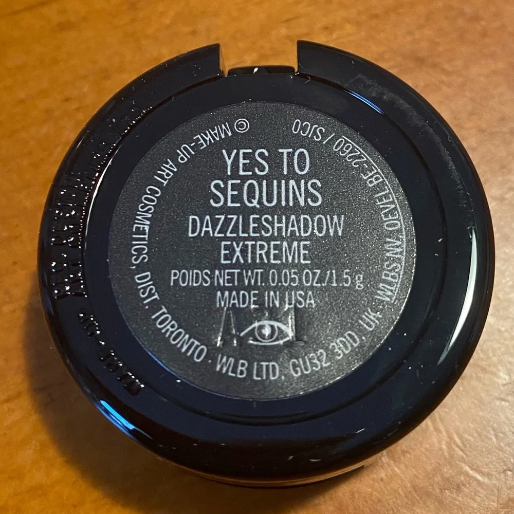 MAC Dazzleshadow Extreme Eyeshadow